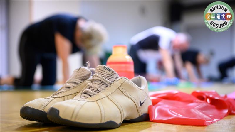 Nach dem Herzinfarkt zurück ins Leben Bewegung ist ein wichtiger Baustein in der Reha. Vor allem nach Operationen und längeren Krankenhausaufenthalten müssen die Patienten erst wieder zu Kräften kommen und nach und nach ihre Ausdauer stärken. Foto: Sebastian Gollnow/picture alliance/dpa