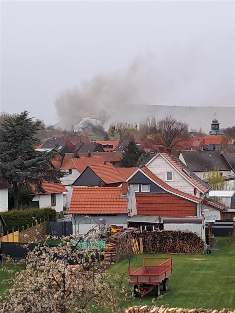 Brand bei Harlingerode: Elektroschrott stand in Flammen Bewohner hatten die große Rauchwolke am Freitagmorgen bereits beobachtet. Foto: Privat