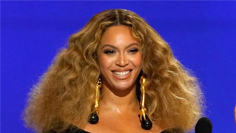 Beyoncé bekommt Emmy für Kostüme bei NFL-Halbzeitshow Beyoncé wurde unter ihrem bürgerlichen Namen Beyoncé Knowles-Carter gemeinsam mit einem Team aus Designern als Gewinnerin aufgeführt. (Archivbild)