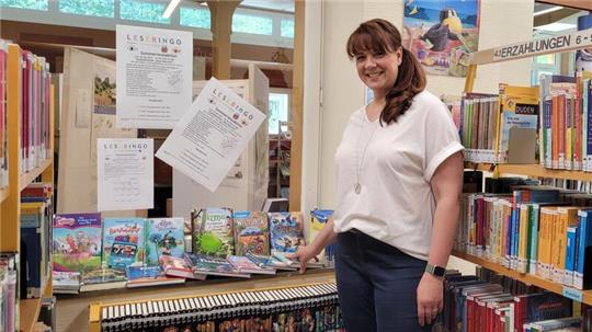 Bibliotheksleiterin Claudia Holtkamp freut sich auf viele kleine und große Leseratten.