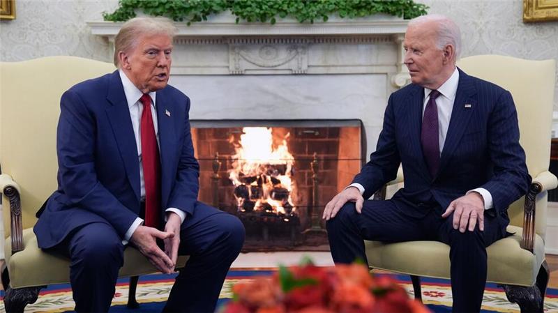 Weißes Haus: Trump und Biden führten zweistündiges Gespräch Biden und Trump im Oval Office.