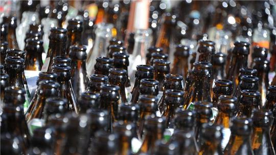 Bier-Pfandflaschen sind in Österreich und Deutschland gleich, das Pfand nicht. (Archivbild)