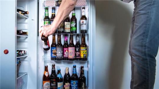 Bier ist ein beliebtes Getränk, ein übermäßiger Konsum kann negative Auswirkungen auf die Gesundheit haben.