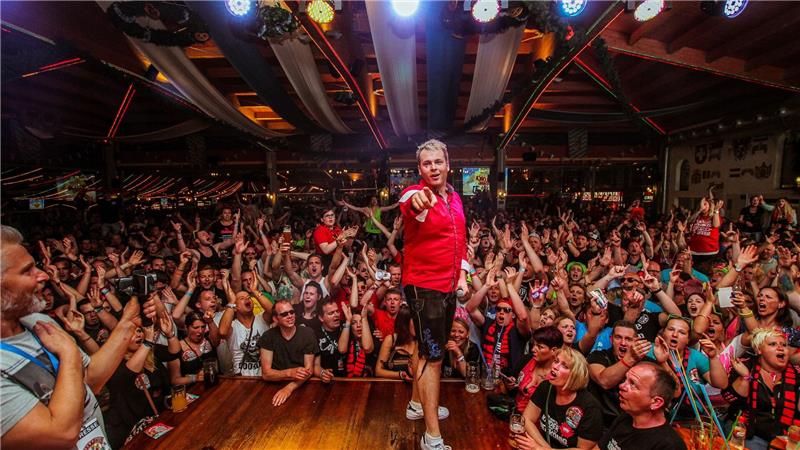 „Bierkönig“-Sänger Tobee landet mit seiner Partyversion einen der Sommerhits am Ballermann. (Archivbild)