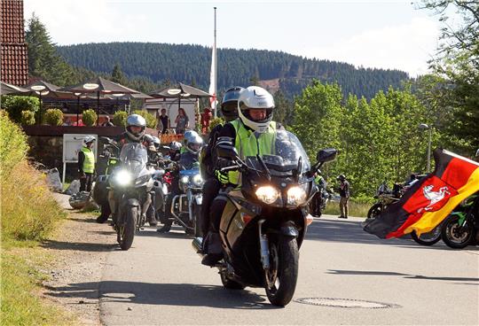 Biker aus ganz Deutschland treffen sich in Festenburg zum „Live Rock Festval“. Foto: Kluge