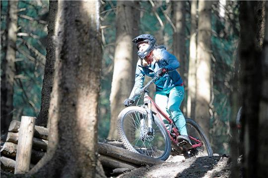 Biker können ab sofort wieder die Strecken im Racepark nutzen – am Samstag findet ein Girlsday statt.  Foto: Racepark Schulenberg