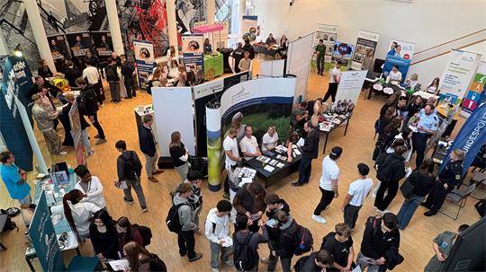 Nach der „#TschüssSchule“ geht es auf der After-Messe-Party weiter