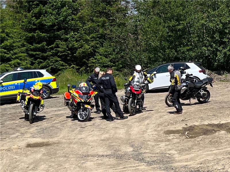 Schildkröte festgenommen und Biker 64 km/h zu schnell Schildkröte festgenommen und Biker 64 km/h zu schnell