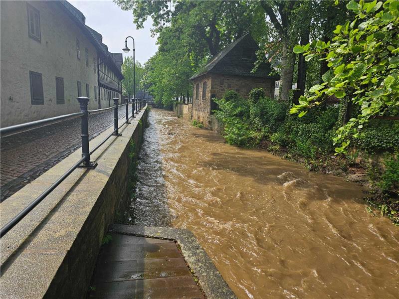 Starkregen über Goslar: Elf Einsatzstellen und Blitzeinschlag Starkregen über Goslar: Elf Einsatzstellen und Blitzeinschlag