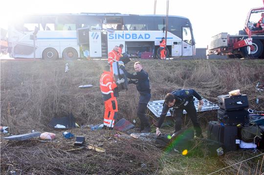 Irxleben: 35 Verletzte bei Busunglück auf A2