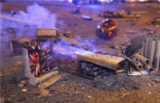 Flächenbrand: Feuerwehr Dörnten löscht Pyrotechnik