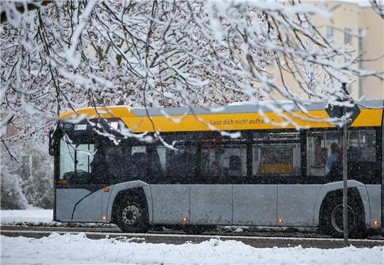 Südharz: Busfahrer wird von eigenem Bus überrollt