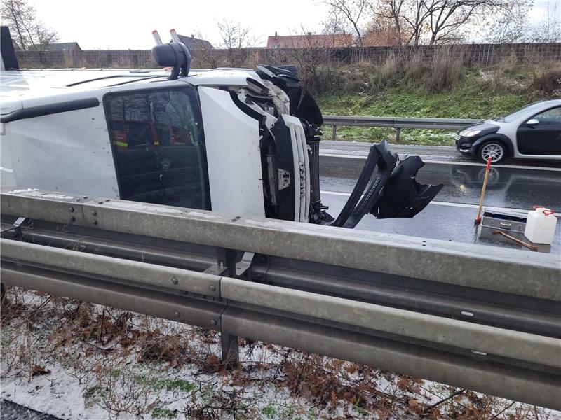 Zwei Glätteunfälle: A36 über zwei Stunden komplett gesperrt