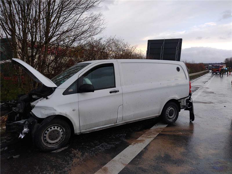 Zwei Glätteunfälle: A36 über zwei Stunden komplett gesperrt