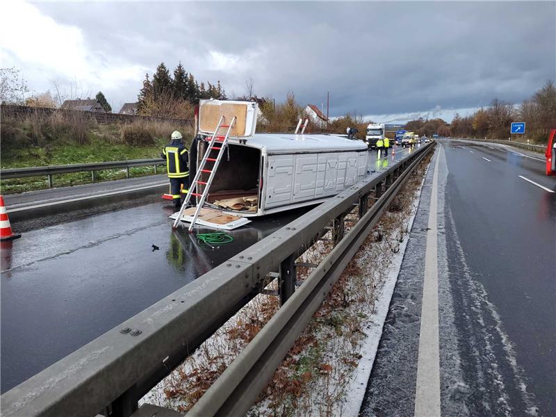 Zwei Glätteunfälle: A36 über zwei Stunden komplett gesperrt