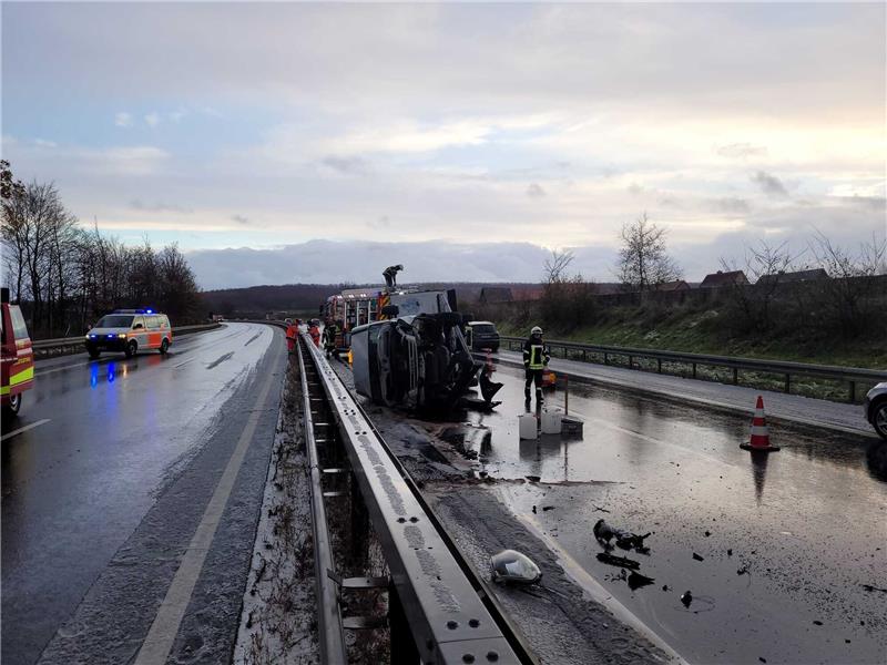 Zwei Glätteunfälle: A36 über zwei Stunden komplett gesperrt