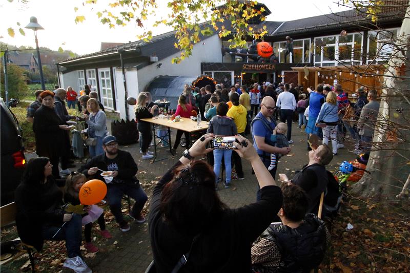 2. November 2022: Sabine Stroscio, Sarah Peters, Kamil Chmiel und Nicole Jury 2. November 2022: Sabine Stroscio, Sarah Peters, Kamil Chmiel und Nicole Jury