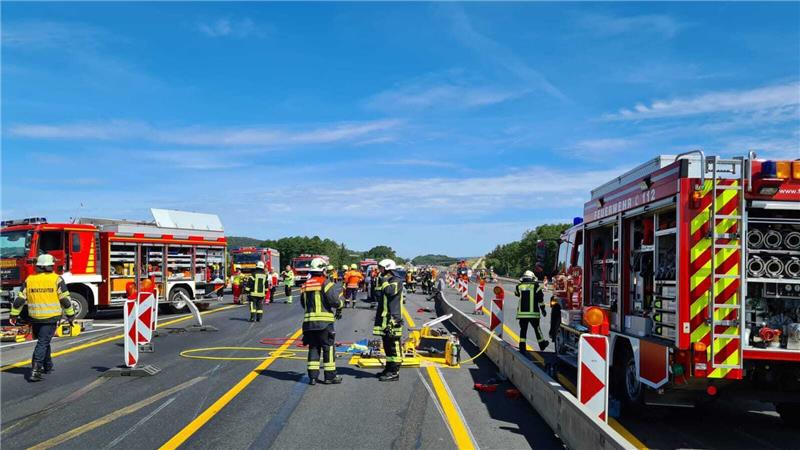 Drei Schwerverletzte von A7-Unfall nicht in Lebensgefahr Drei Schwerverletzte von A7-Unfall nicht in Lebensgefahr