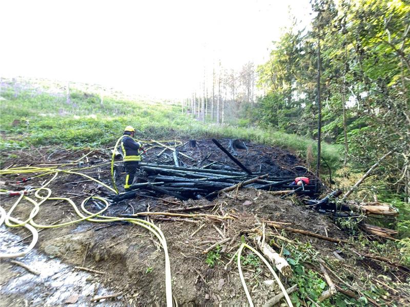 Harzburger Feuerserie reißt nicht ab: Holzhaufen brennt