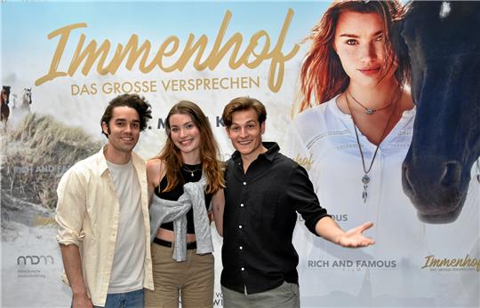 „Immenhof“-Schauspieler von kleinen Fans gefeiert