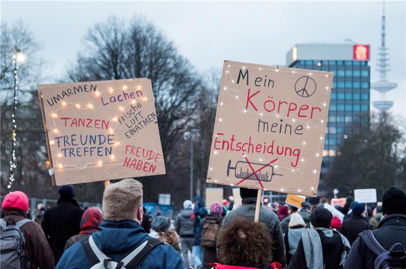 Viele Ungeimpfte halten den Ukraine-Krieg für Ablenkung Viele Ungeimpfte halten den Ukraine-Krieg für Ablenkung