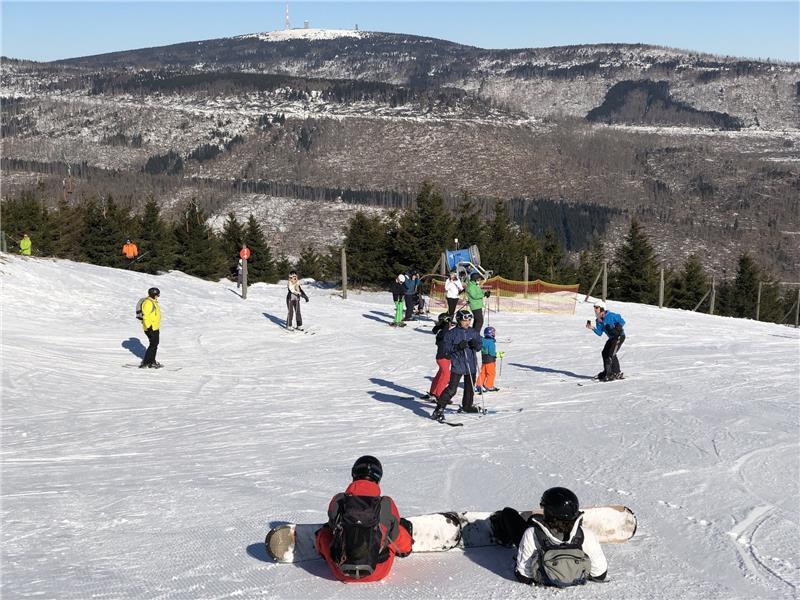 Wintersport ab 7 Uhr: Ski- und Snowboardfahren zum Sonnenaufgang