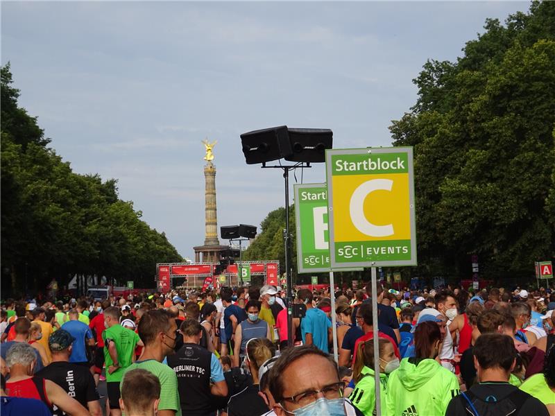 Wolfshäger Duo läuft beim Berliner Halbmarathon vorn mit