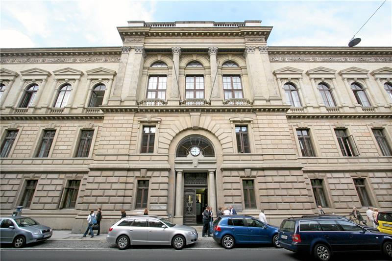 Voodoo-Priester soll Frauen mit Zauber gefügig gemacht haben