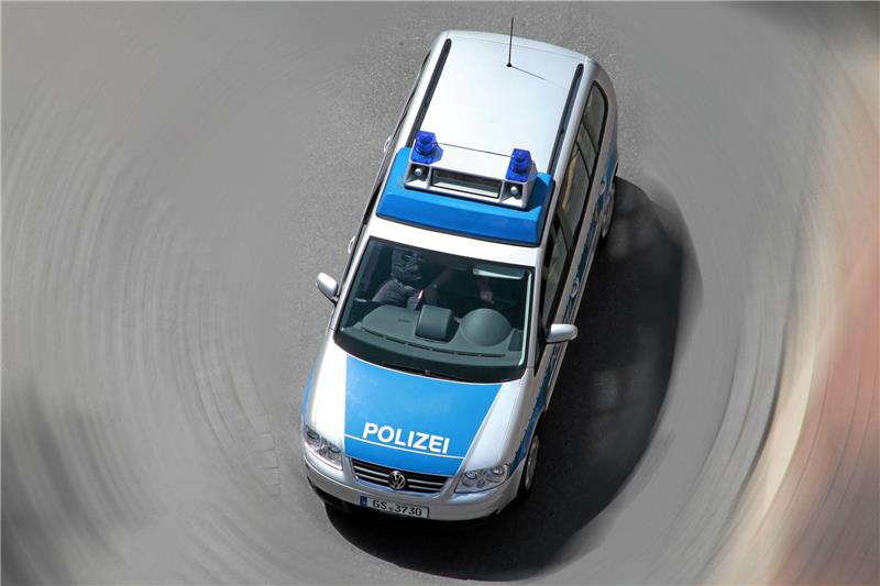 Polizei ermittelt 40 Verstöße bei Techno-Party Polizei ermittelt 40 Verstöße bei Techno-Party