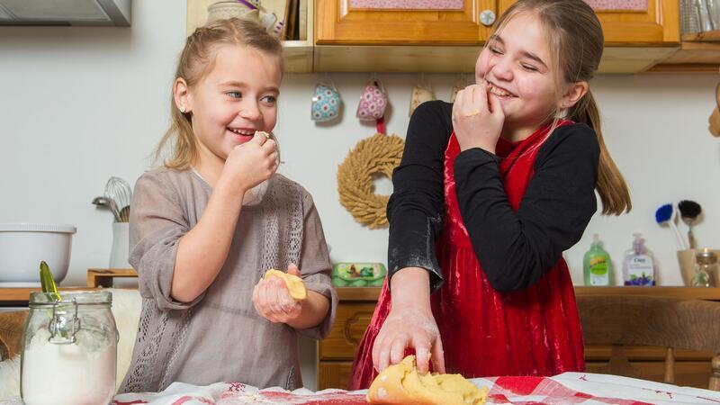 Wie Plätzchen backen mit Kindern richtig schön wird Wie Plätzchen backen mit Kindern richtig schön wird