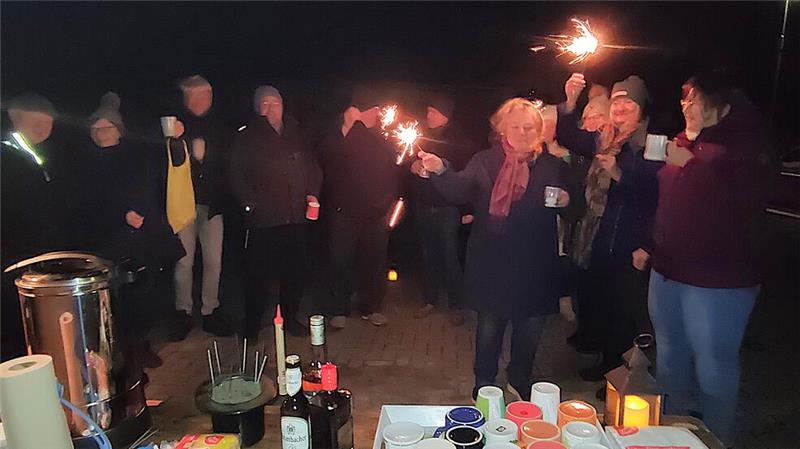 So feierte der Nordharz ins neue Jahr hinein In Heimerode begrüßen Nachbarn das neue Jahr.