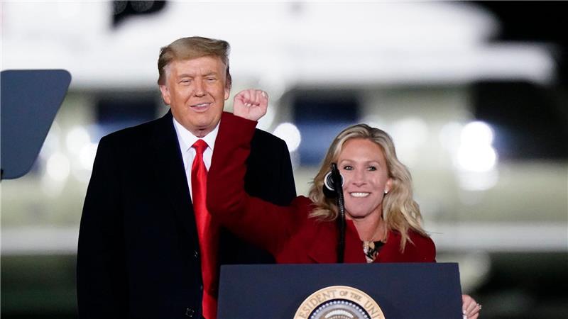 „Durchgeknallt“: Trump bricht mit rechter Hardlinerin Greene Bild aus glücklicheren Zeiten: „Die Partei gehört ihm“, sagte Greene einst über Trump. (Archivbild)