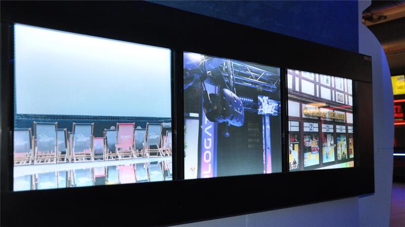 Start am 9. Dezember 1999: Das Cineplex feiert 25. Geburtstag Bilder aus Wildmanns Kino-Zeiten: Die Szenen aus der Geschichte schmücken eine neue Sitzecke.