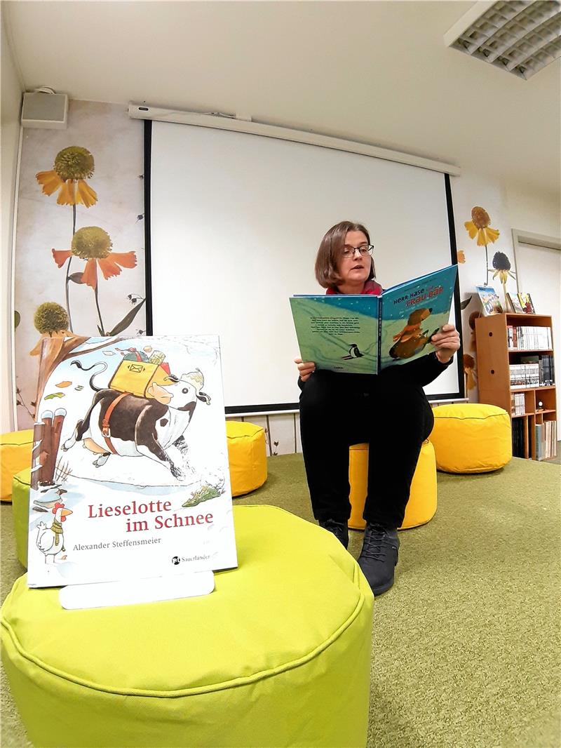 Aus Braunlages Bücherei wird ein „Ort der Dinge“ Bilderbuchkino ist Teil des Bücherei-Programms. Imke Koch wird dann zur Vorleserin. Die Termine für das Angebot und fürs Kamishibai sind bis Ende des Jahres gesetzt, um eine Anmeldung wird gebeten. Foto: Potthast