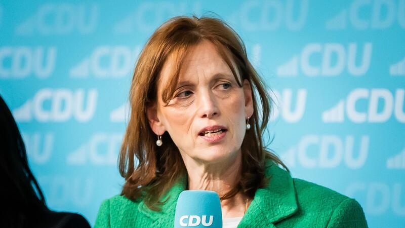 Rassistische Äußerungen bei Schülerparty in Internat Bildungsministerin Karin Prien: „Allen Schülerinnen und Schülern muss klar sein, dass es kein Scherz ist, solche Parolen zu singen.“