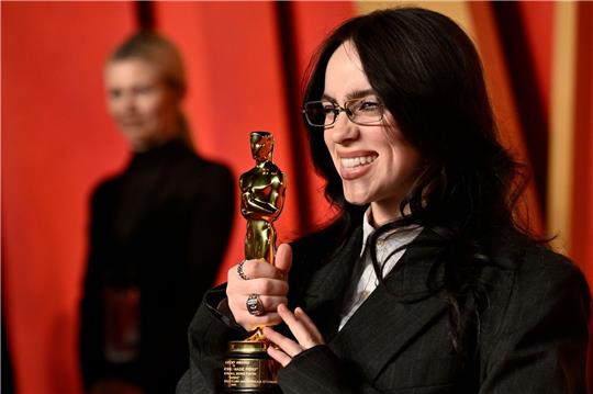 Billie Eilish erhält dieses Jahr den Oscar für den besten Originalsong. Nun kündigt die US-Sängerin ihr drittes Album an - es soll im Mai auf den Markt kommen.
