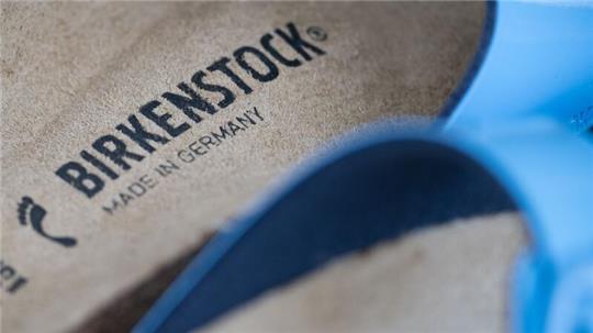 Birkenstock mit Hauptsitz in Linz am Rhein in Rheinland-Pfalz war im Oktober in New York an die Börse gegangen.