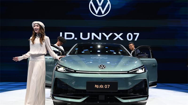Bis 2030 könnte der Volkswagen in China noch weniger Fahrzeuge verkaufen als ohnehin erwartet. (Archivbild)