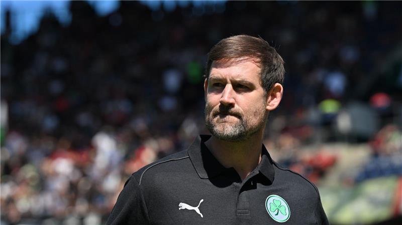 1:1 gegen Fürth: Hannover gelingt später Ausgleich Bis April noch Co-Trainer in Hannover, jetzt zurück bei der SpVgg Greuther Fürth: Trainer Thomas Kleine.