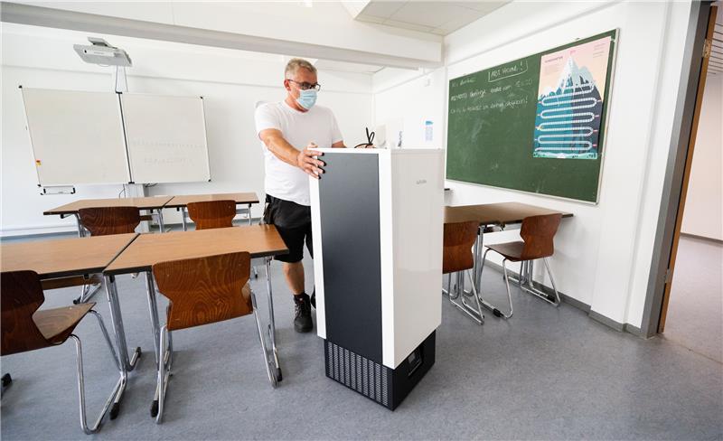 Bis Ende Oktober gab es für Luftfilter in Schulen Fördergeld. Das ist jetzt vorbei. Foto: Julian Stratenschulte/dpa