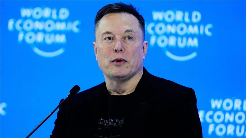 Bis Ende kommenden Jahres könnte Tesla Optimus-Roboter „an die Öffentlichkeit“ verkaufen, prognostizierte Elon Musk in Davos.
