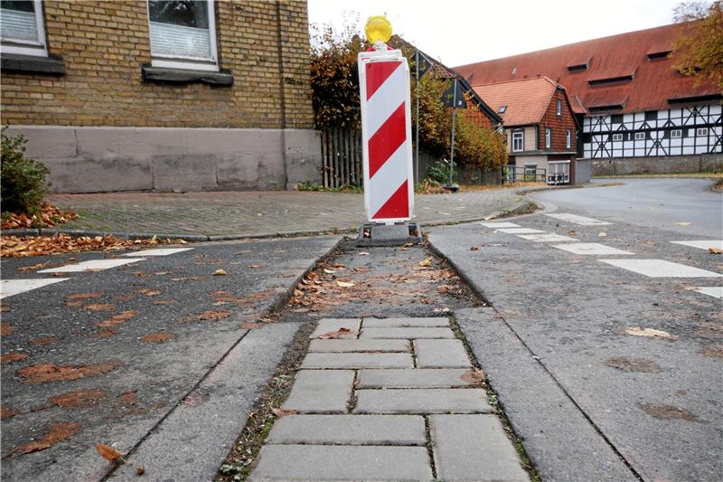 Bis Jahresende werden nicht alle Spuren des Glasfasernetzausbaus verschwinden. Foto: Gereke