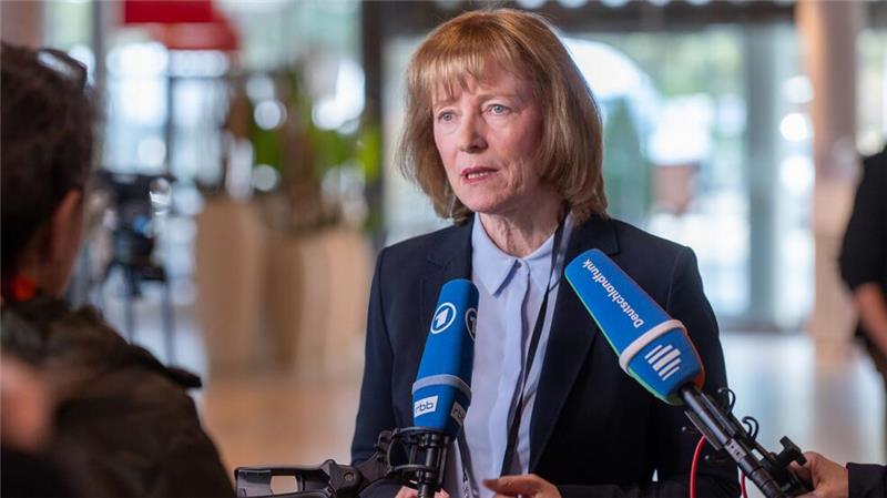 Tarifpoker startet - Öffentlicher Dienst vor Warnstreiks Bis März soll es drei Verhandlungsrunden geben.