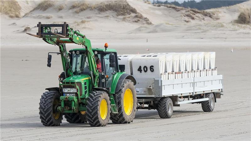Bis Ostern sollen nach und nach an allen Strandabschnitte Strandkörbe stehen.