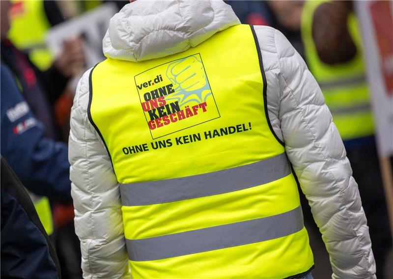 Verdi bestreikt bundesweit den Einzelhandel Bis Ostern will Verdi mit mehreren Aktionswochen den Druck auf die Arbeitgeber erhöhen.
