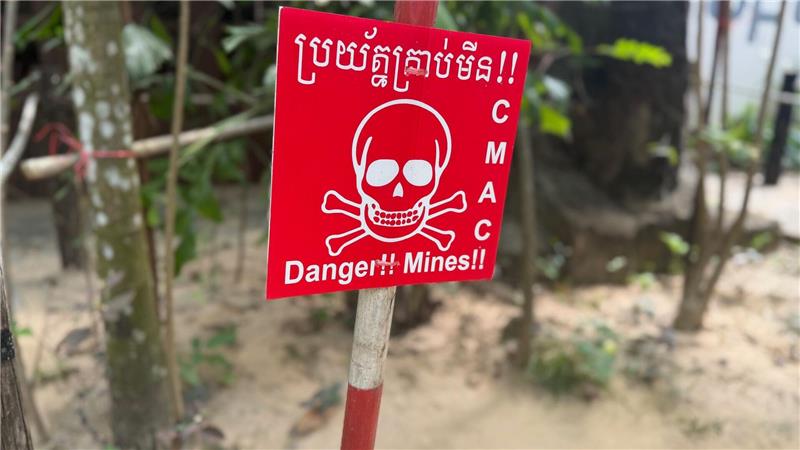 Bis heute lauern in Kambodscha viele Minen im Boden. 