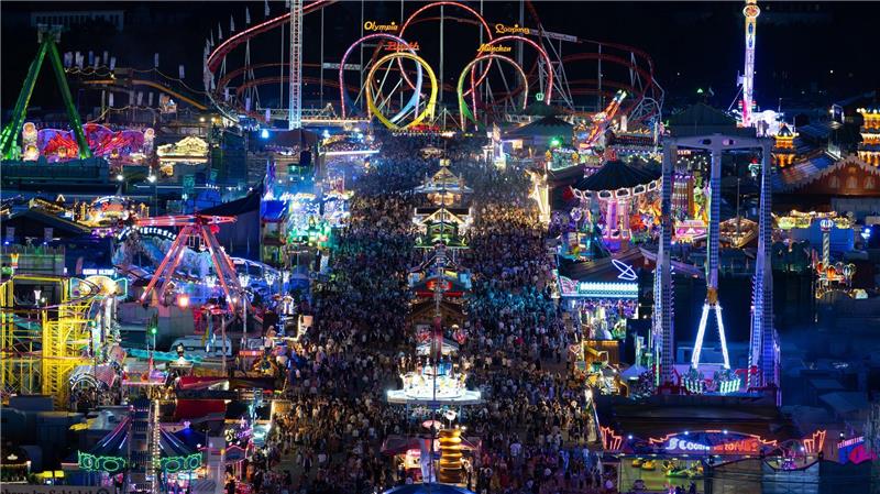 Bis in den späten Abend hinein blieb es voll auf dem Gelände.