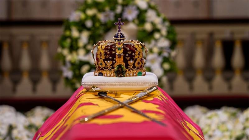 Bis kurz vor der Beisetzung stand der Sarg des Monarchen in der Schlosskapelle. (Achivbild)