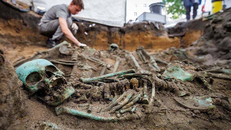 Riesiger Pestfriedhof birgt wissenschaftliche Schätze Bis zu 3000 Toten sind nach Einschätzung der Fachleute auf dem riesigen Pestfriedhof beerdigt worden.