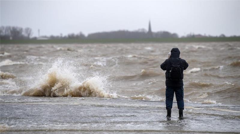 Leichte Sturmflut an niedersächsischer Küste Bis zu zehnmal kommt es in der Regel pro Saison zu Sturmfluten an der Nordsee. (Archivbild)